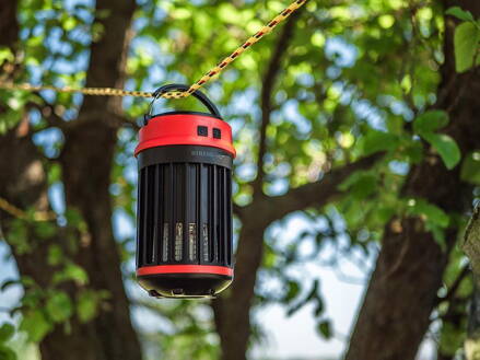 Lampa Strend Pro, proti hmyzu a komárom, solárna, USB, červená, 15x8,60 cm